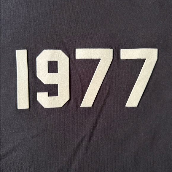 Fear of God Essentials - Mock Neck Long Sleeve 1977 ‘Iron’ - Picture 4 of 7